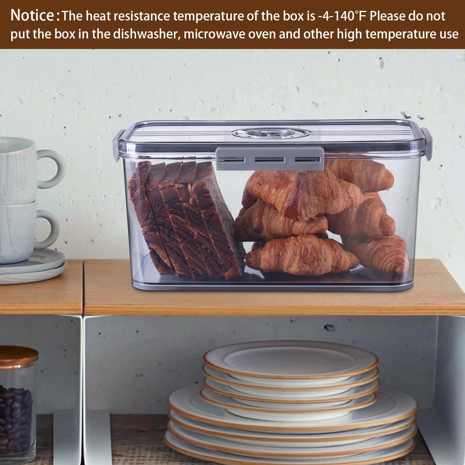 Gifhomfix sobre encimera con hogaza y muffins, uso práctico diario en cocina