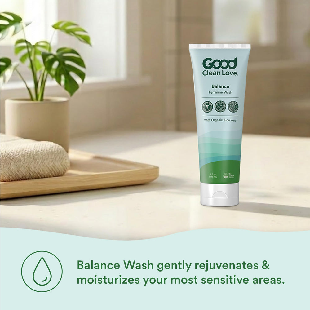Good Clean Love primer plano de etiqueta con información pH balanceada