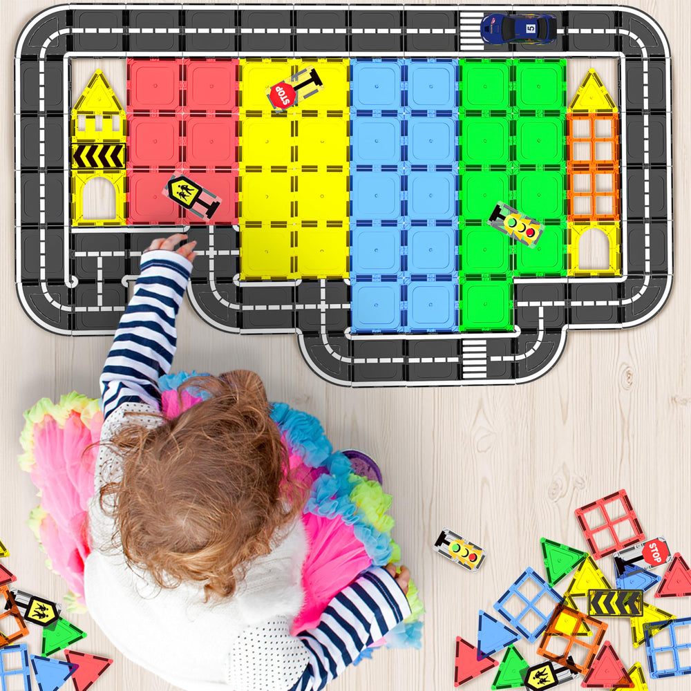 Goodtiles manos de niño montando calles, mejora motricidad fina