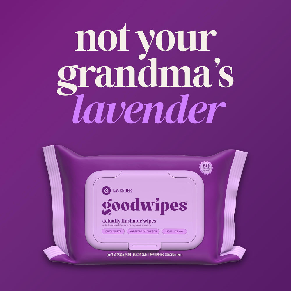 toallita goodwipes al lado de una mano para comparar tamaño extra grande