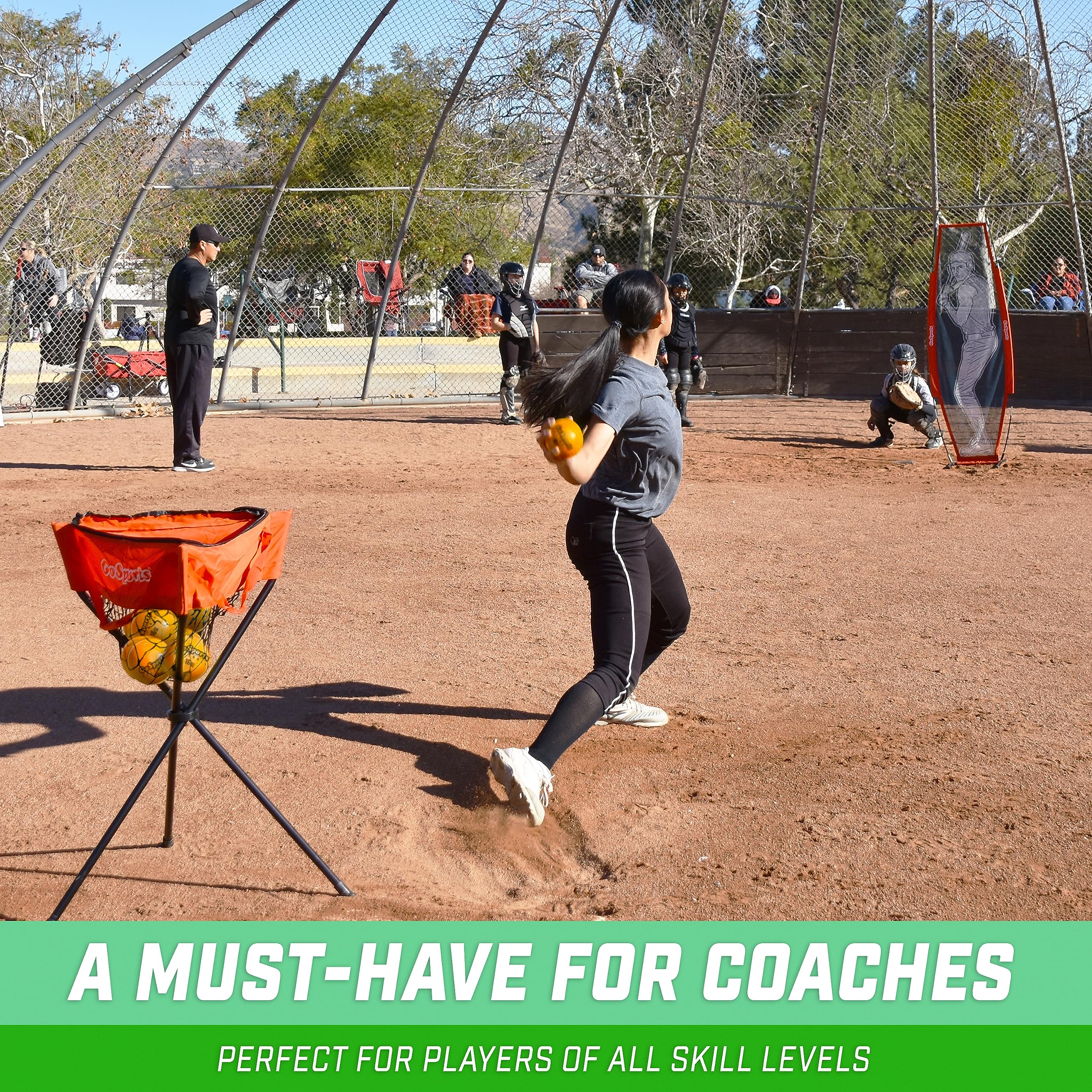 GoSports entrenador corrigiendo golpe con pelota para feedback técnico inmediato