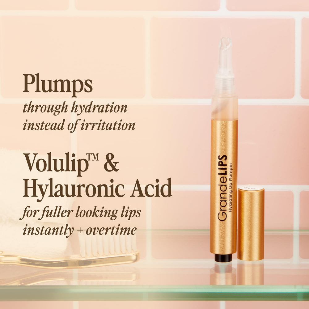 Grande Cosmetics demostración en modelo aplicando brillo para efecto voluminizador