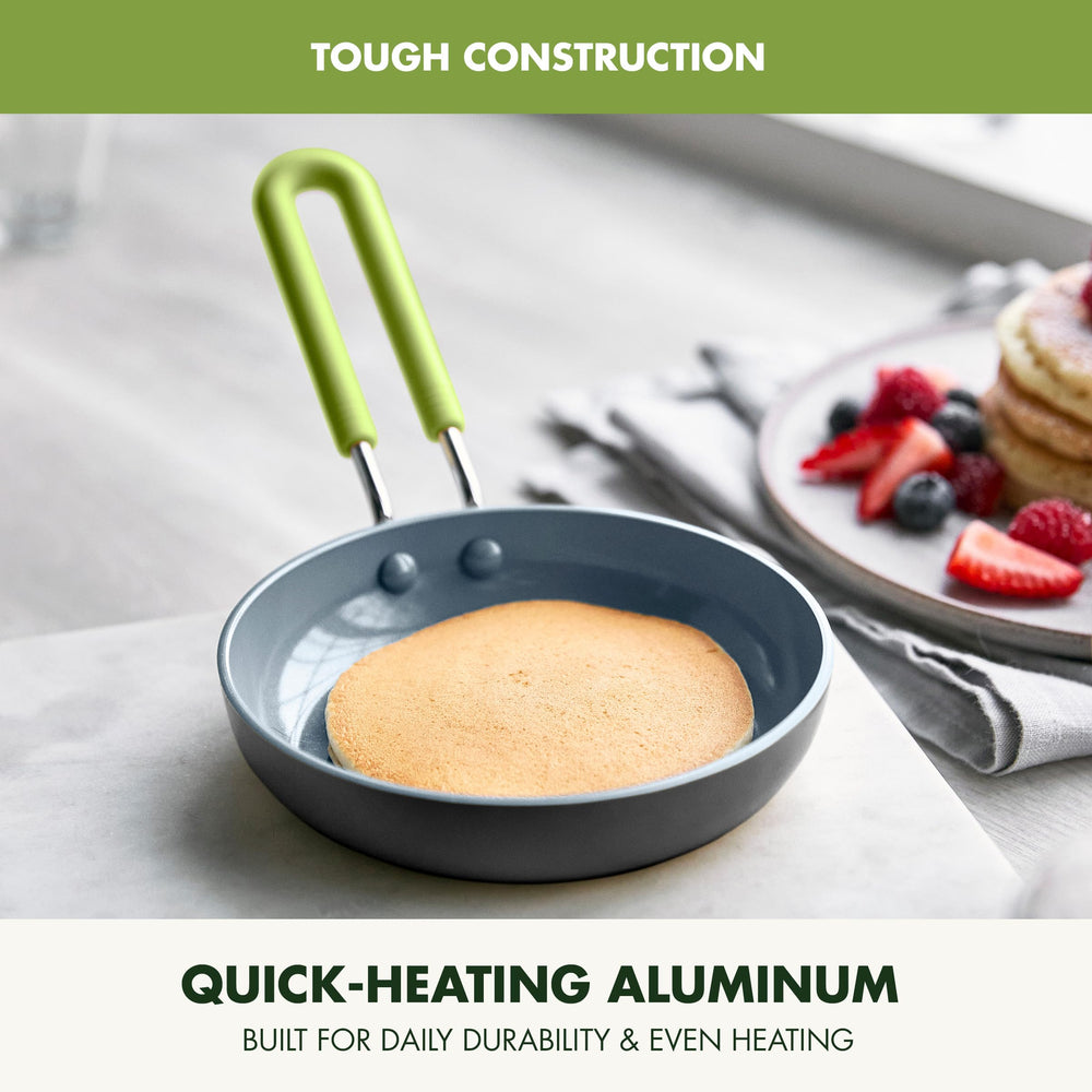 GreenPan primer plano del recubrimiento Thermolon que facilita despegue de alimentos