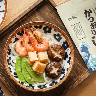 Grelim miso sopa servida en cuenco, sabor auténtico y aroma equilibrado
