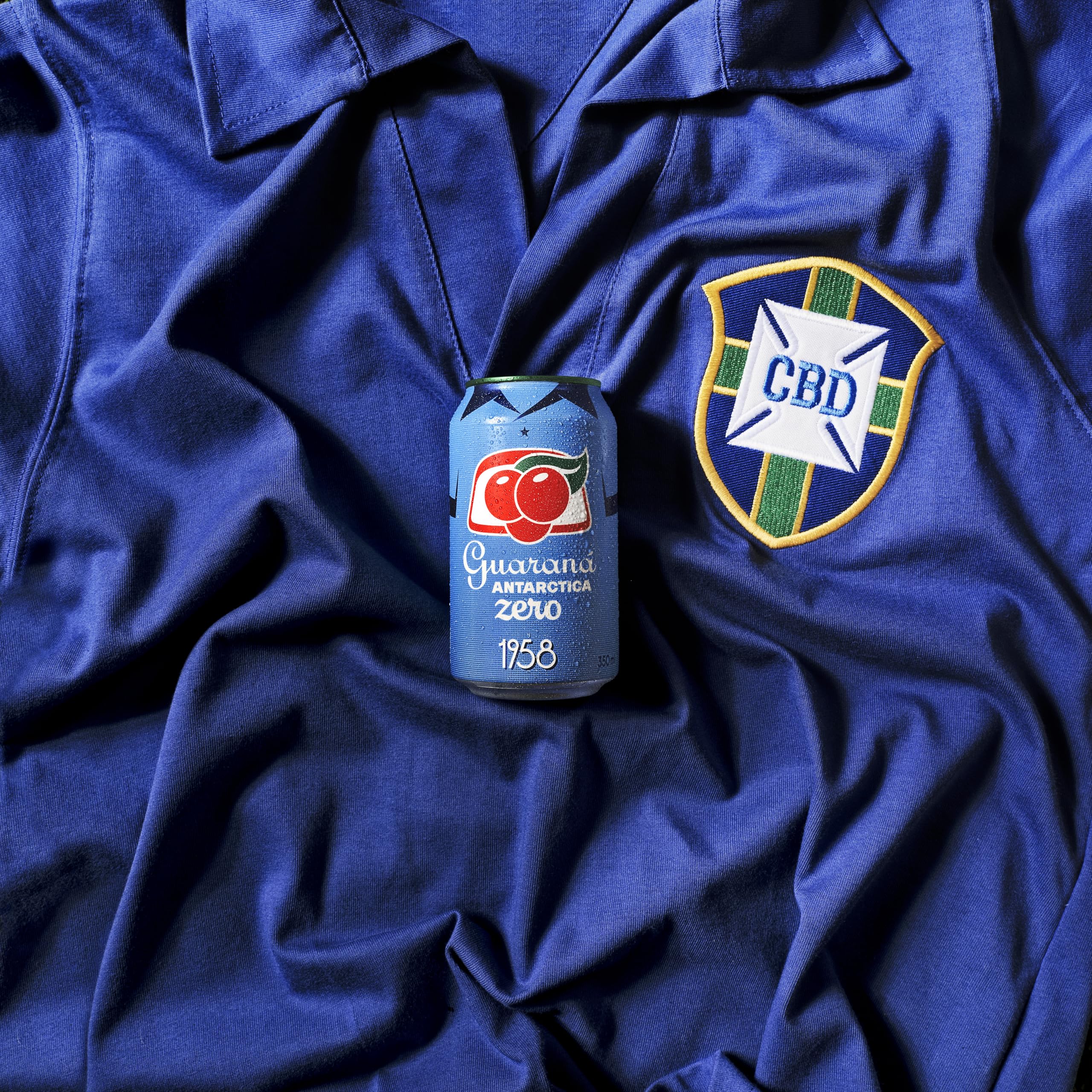 Guaraná ANTARCTICA primer plano de efervescencia y textura refrescante