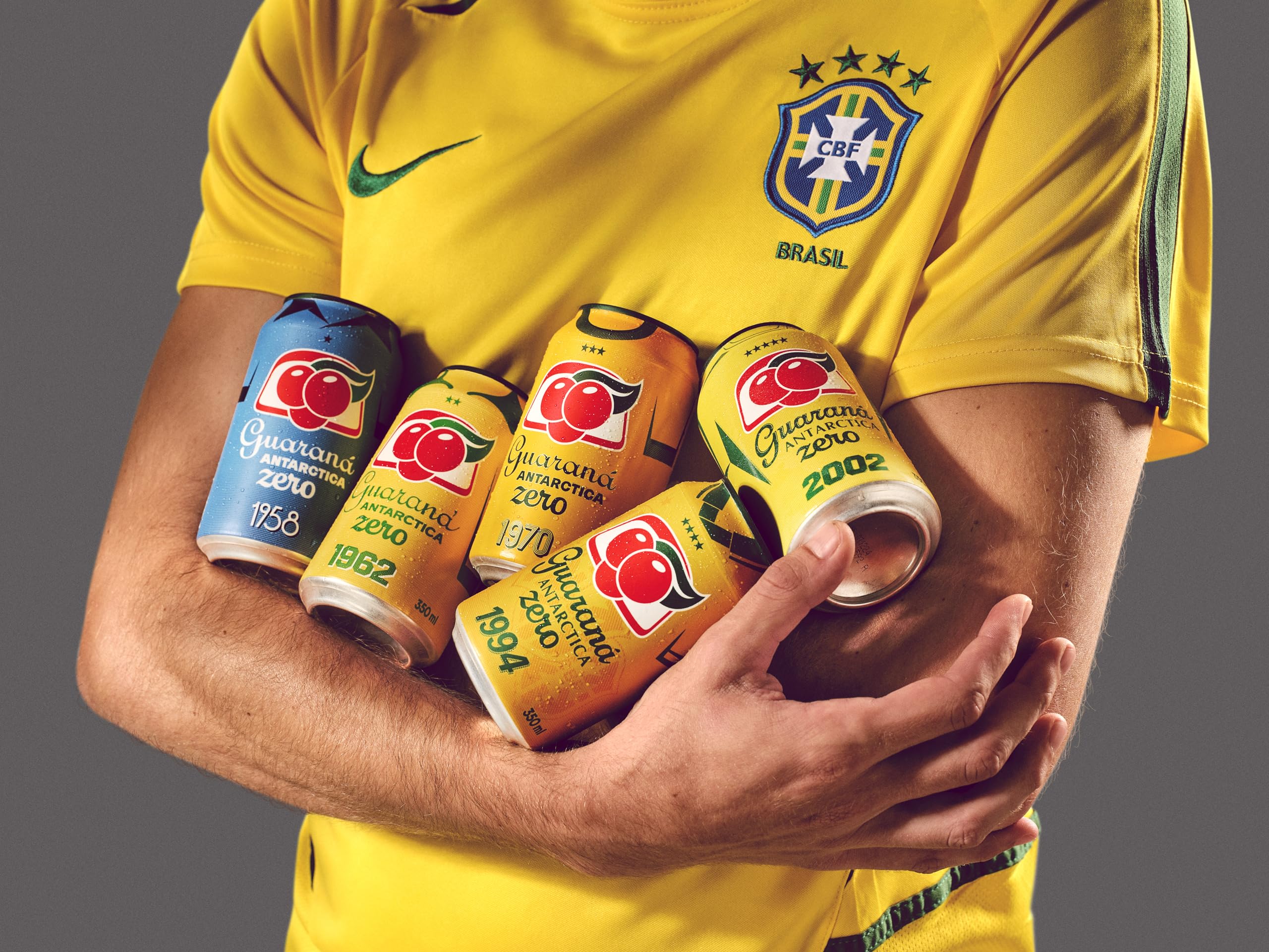 Guaraná ANTARCTICA Zero en mesa con comida, aporta frescura sin azúcar