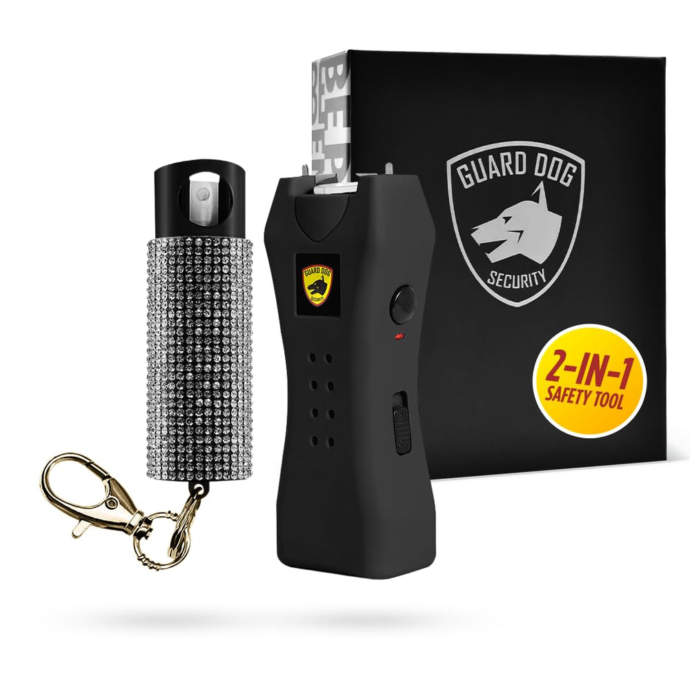 Guard Dog Security kit frontal mostrando spray y linterna para protección