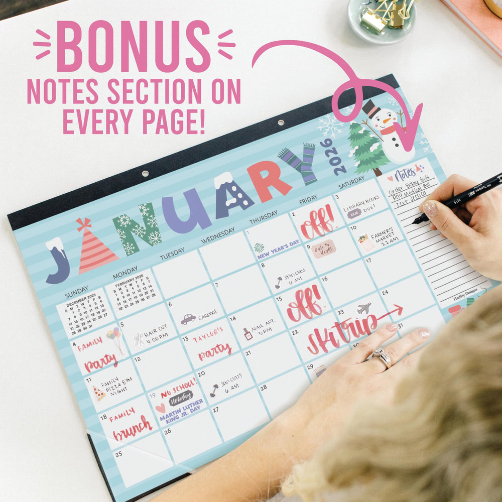 Hadley Designs escritura con bolígrafo en el calendario, superficie sin traspaso
