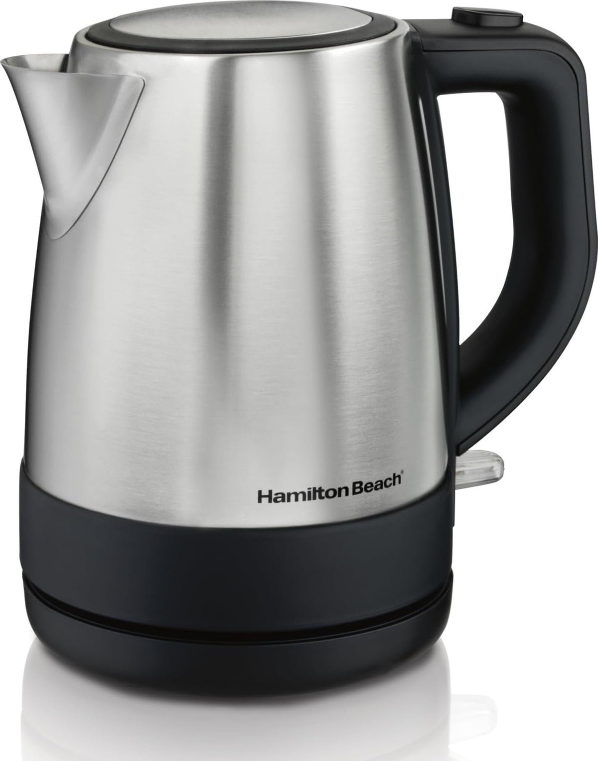Hamilton Beach frente del hervidor mostrando diseño compacto y rapidez
