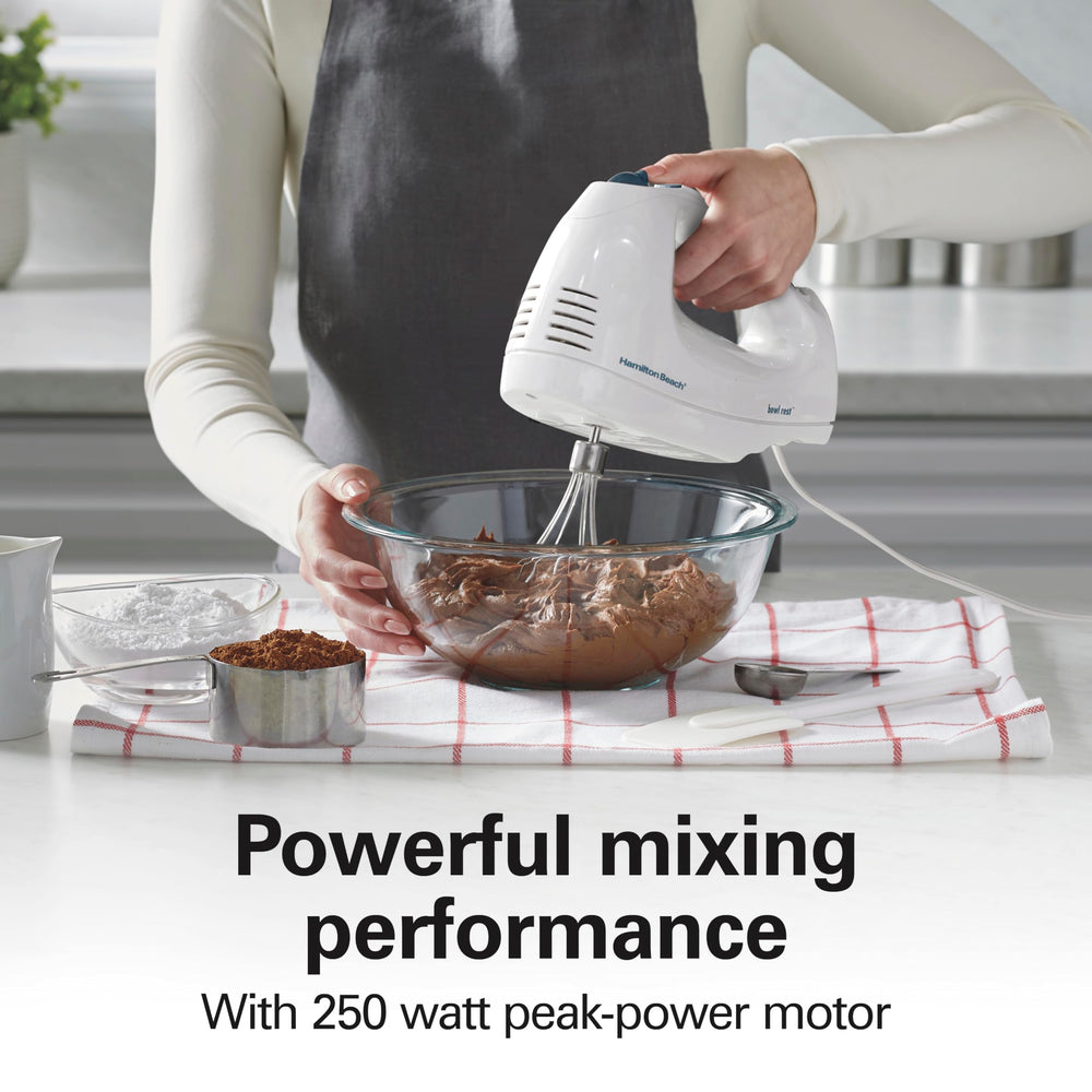 Hamilton Beach speed dial and QuickBurst button for precise control and bursts of power