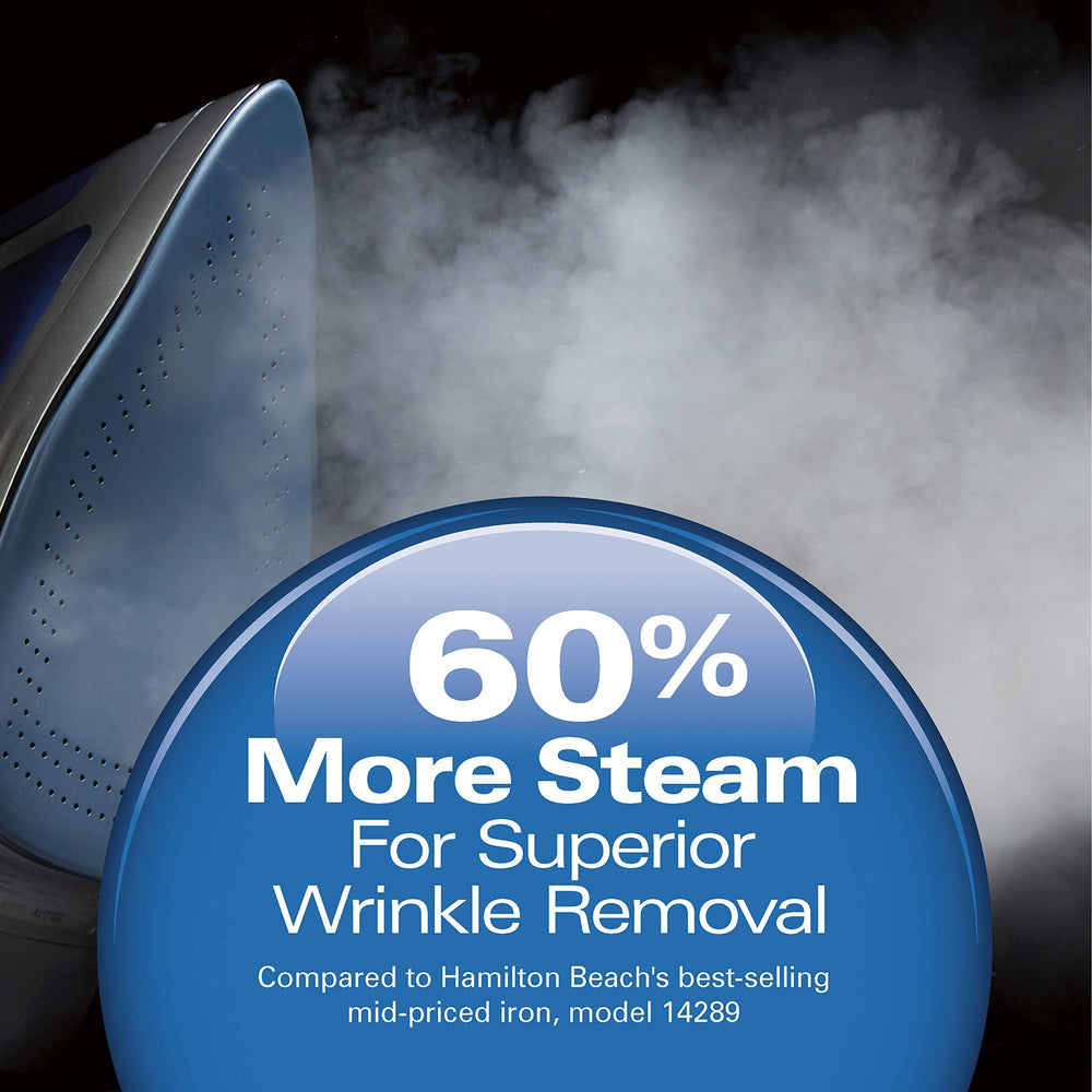 Hamilton Beach demostrando vapor vertical para prendas en percha