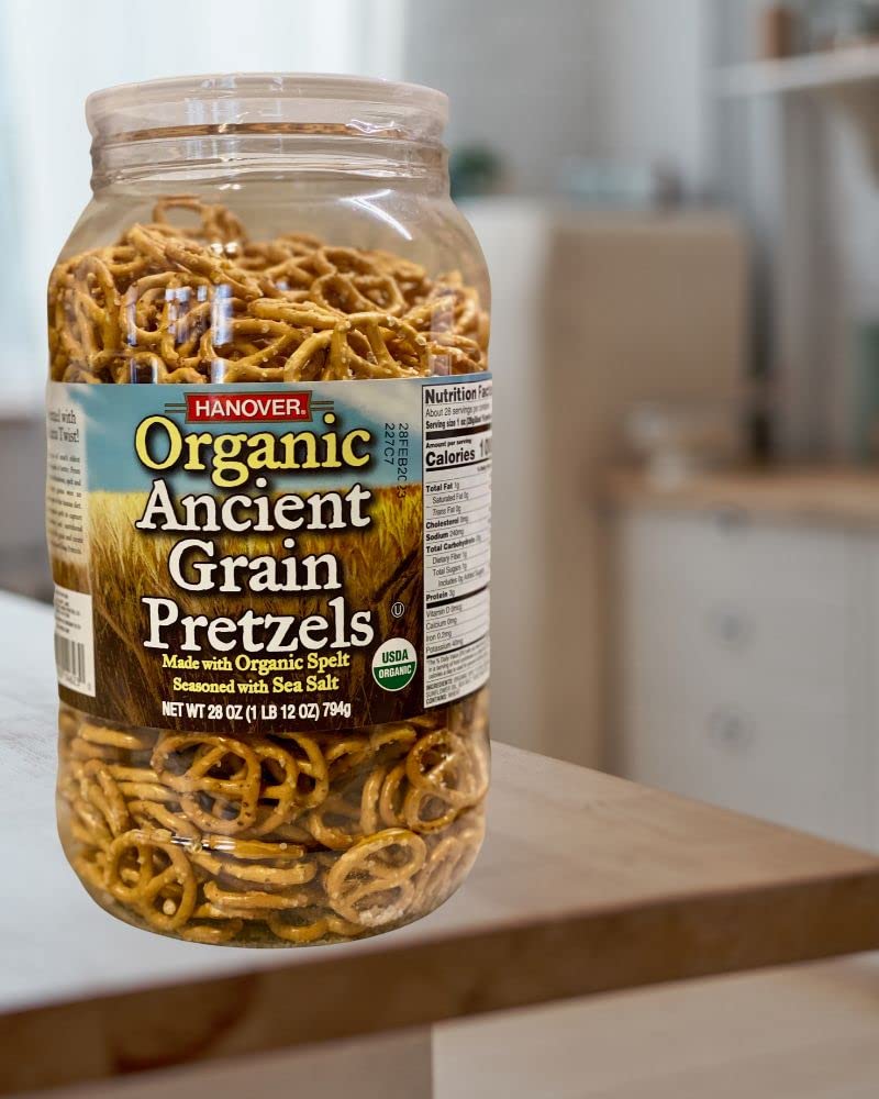 Hanover pretzels en tabla con dip, ideal para reuniones y compartir