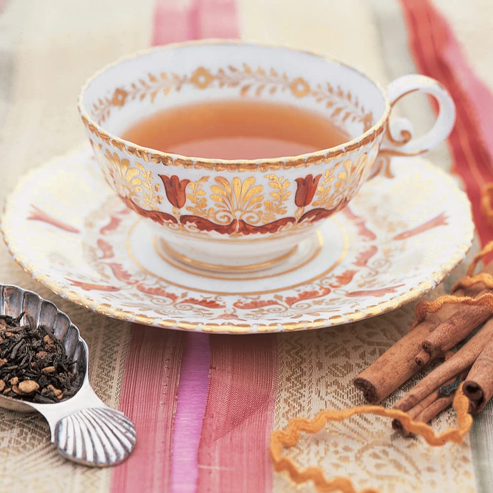 Harney & Sons taza servida con Hot Cinnamon Spice mostrando color y aroma reconfortante