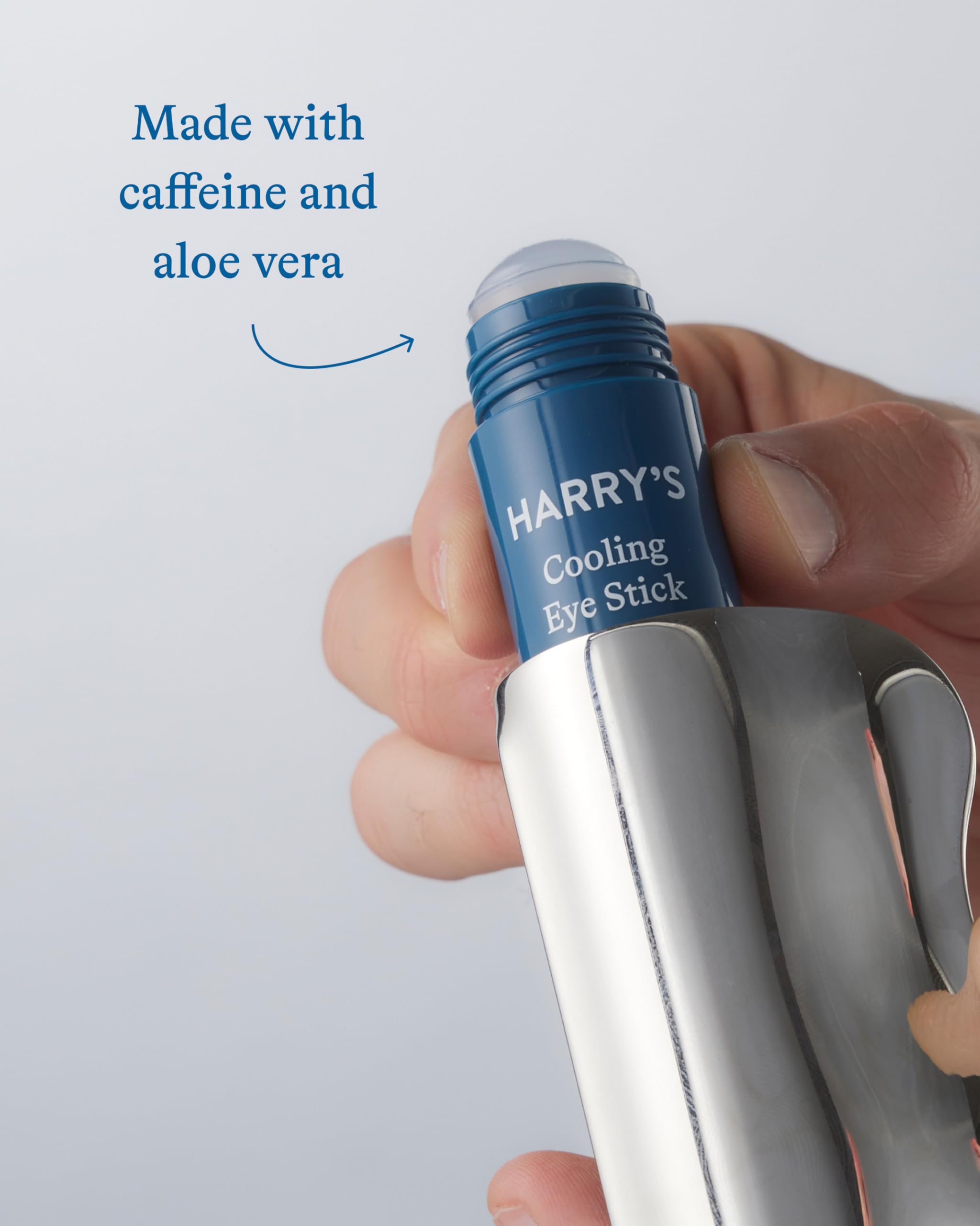 Harry's masaje facial en uso en un hombre para descongestionar ojos
