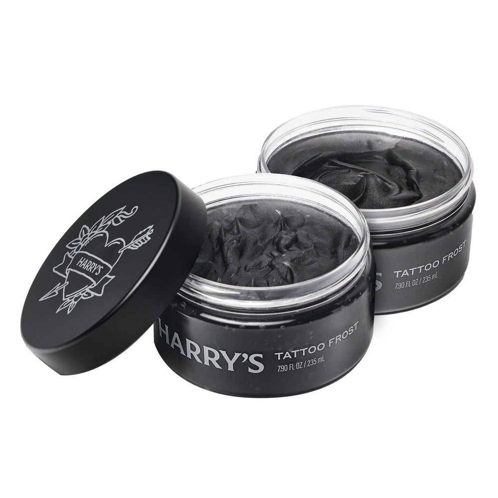 Harry’s Tattoo Frost frontal mostrando el envase y beneficio de hidratación ligera