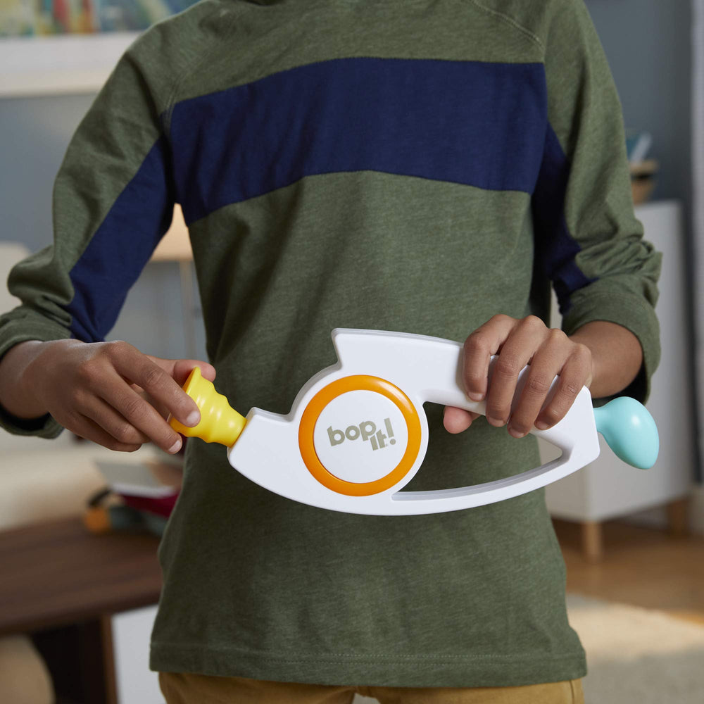 Hasbro Bop It controles de volumen visibles, ajustable para distintos entornos