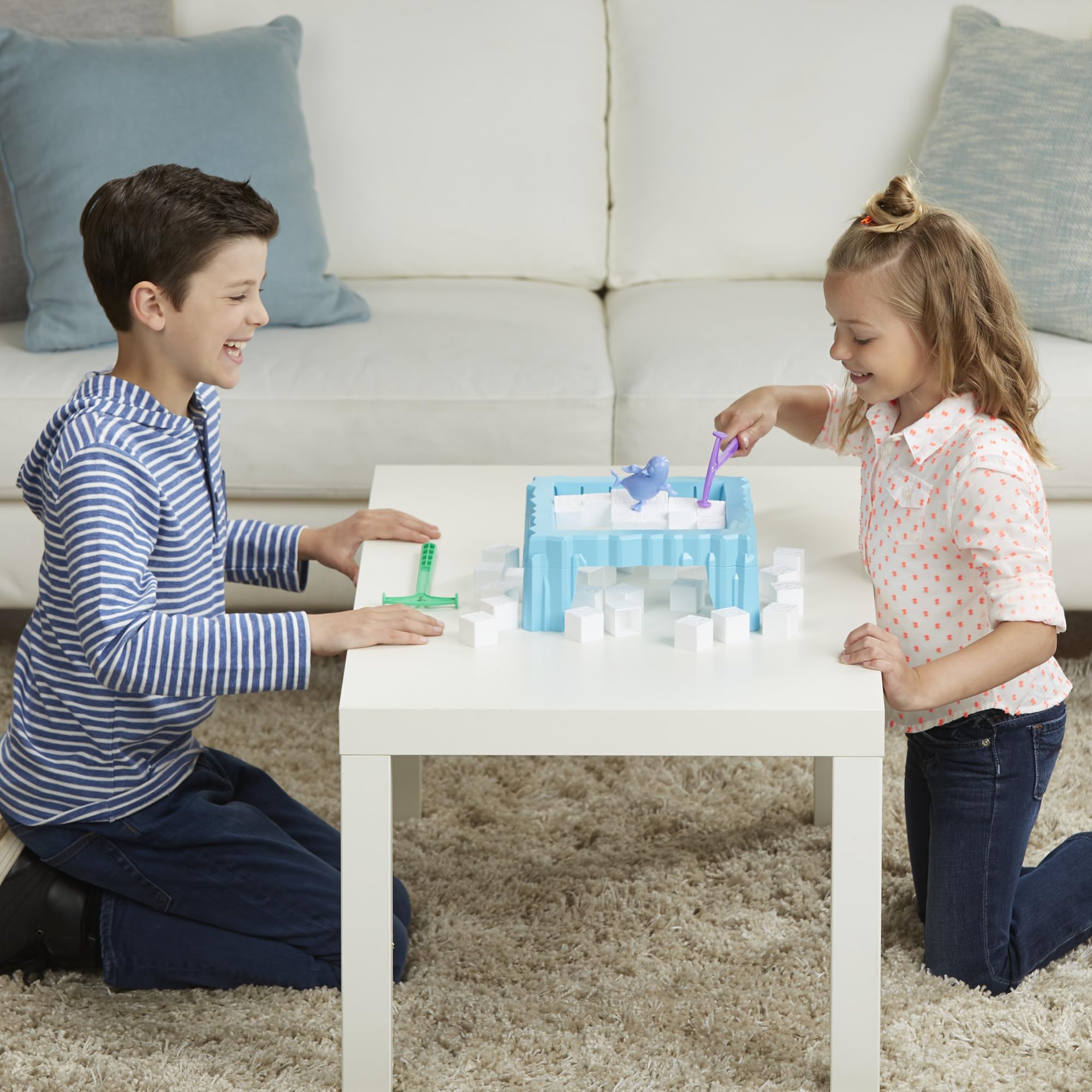 Hasbro Gaming empaque abierto mostrando todas las piezas incluidas