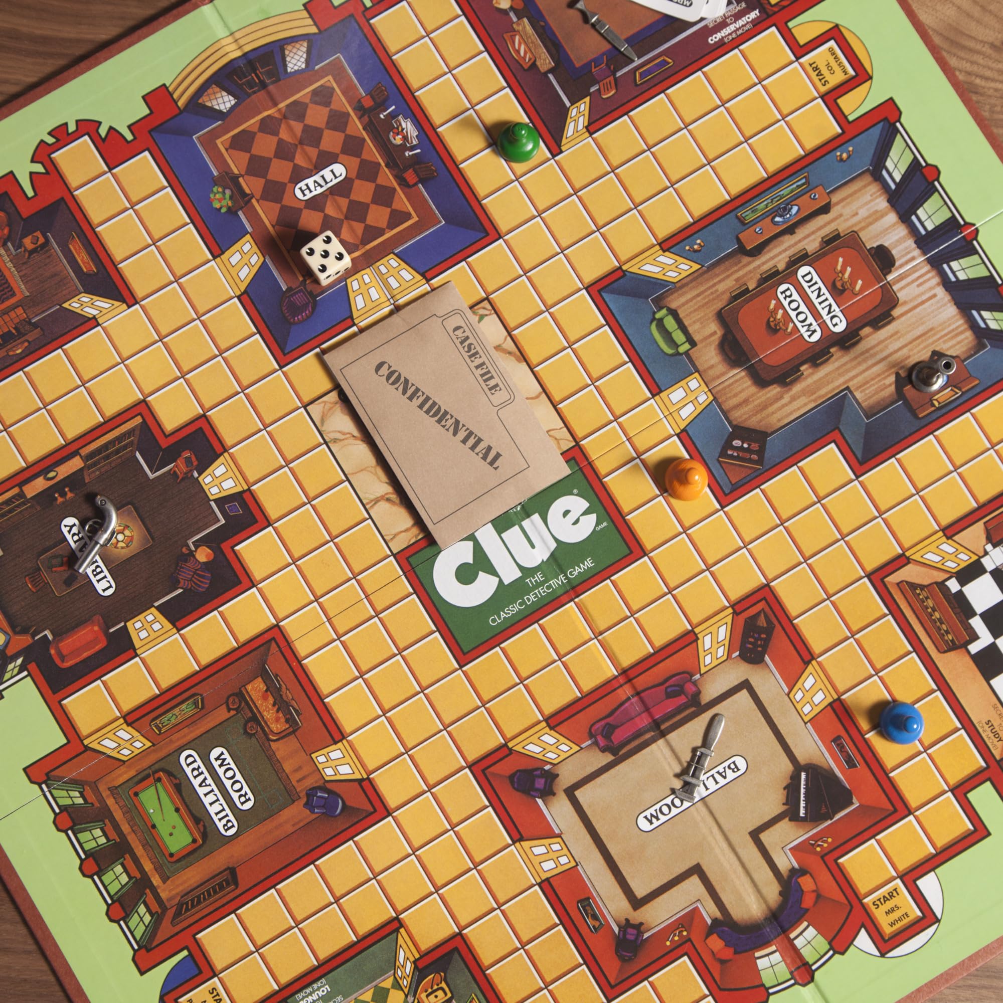 Hasbro Gaming tablero completo montado mostrando el mapa y la disposición de las salas para jugar