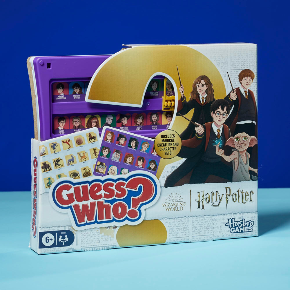 Hasbro Gaming escena familiar jugando en sala que ilustra experiencia compartida