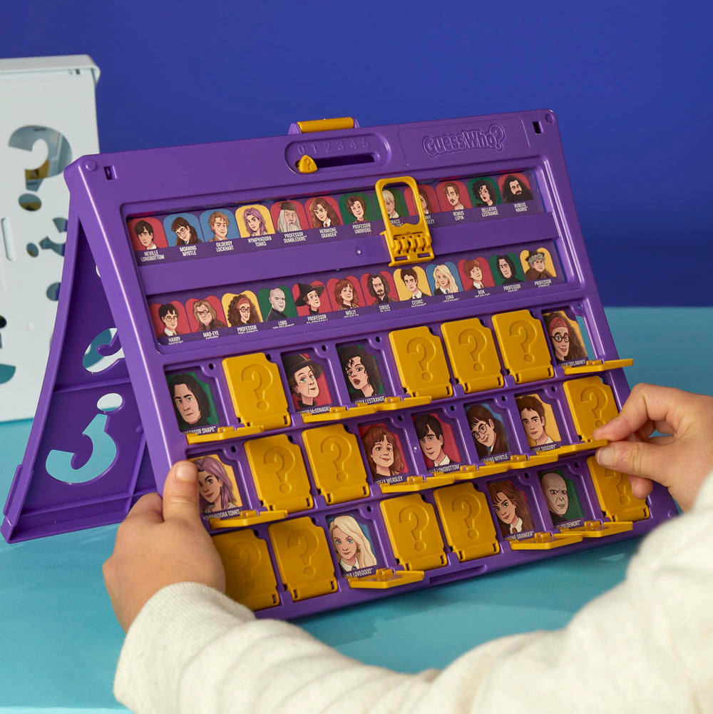 Hasbro Gaming comparativa de tamaño del juego en una mesa para ver escala y portabilidad