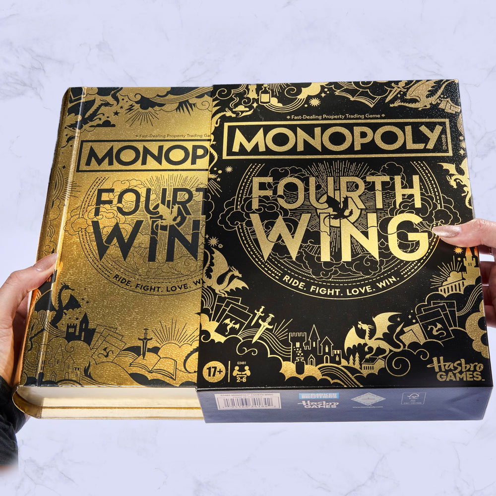Hasbro Gaming ficha metálica junto a moneda para escala, muestra tamaño real