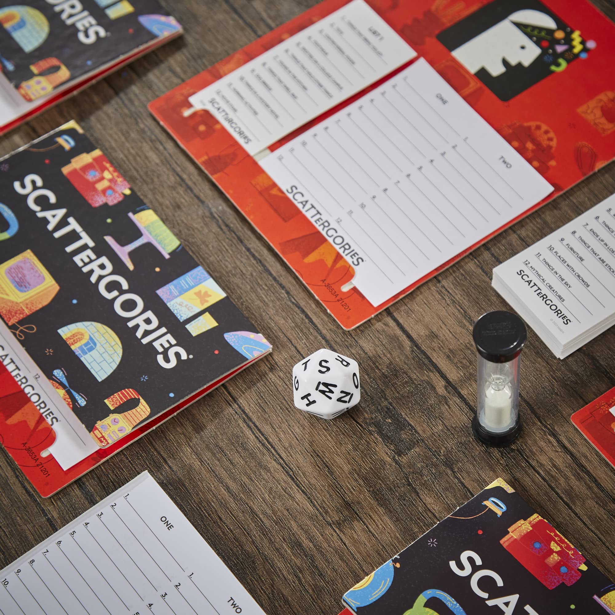 Hasbro Gaming hojas de respuestas con ejemplos que facilitan partidas rápidas