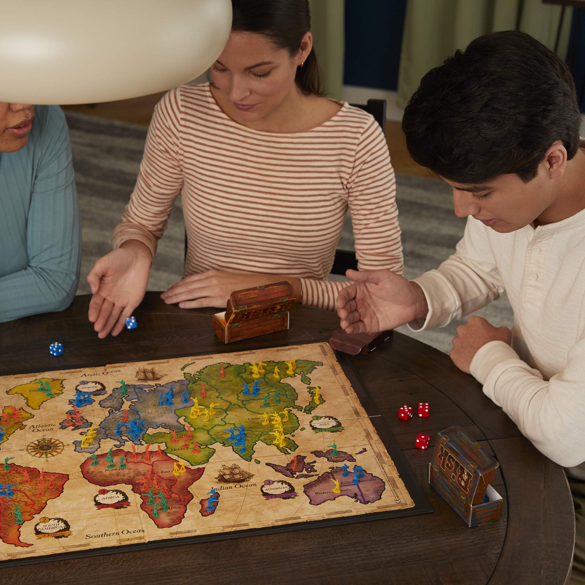 Hasbro Risk cartas y caja para cartas que facilitan la gestión de juego