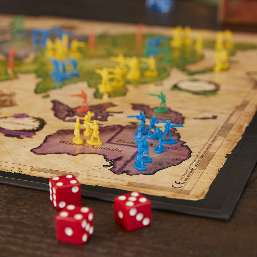 Hasbro Risk comparación de tamaño con las piezas para apreciar escala