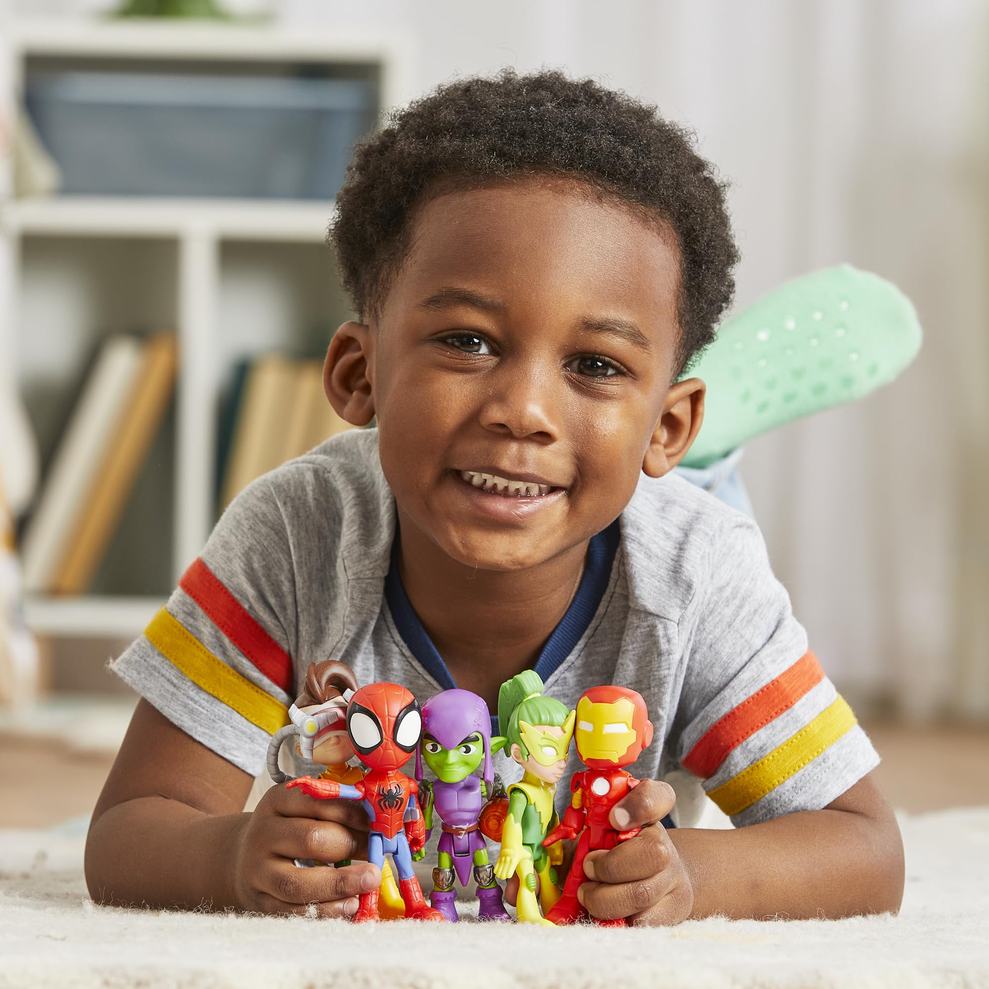 Hasbro figuras en pose ilustrando movimiento y creatividad de juego
