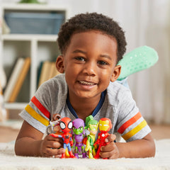 Hasbro figuras en pose ilustrando movimiento y creatividad de juego