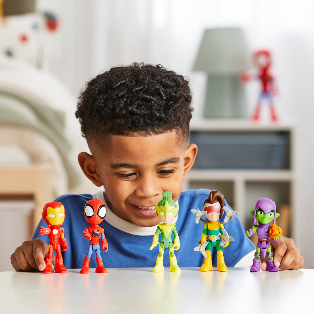 Hasbro figuras recreando escena para fomentar narración creativa