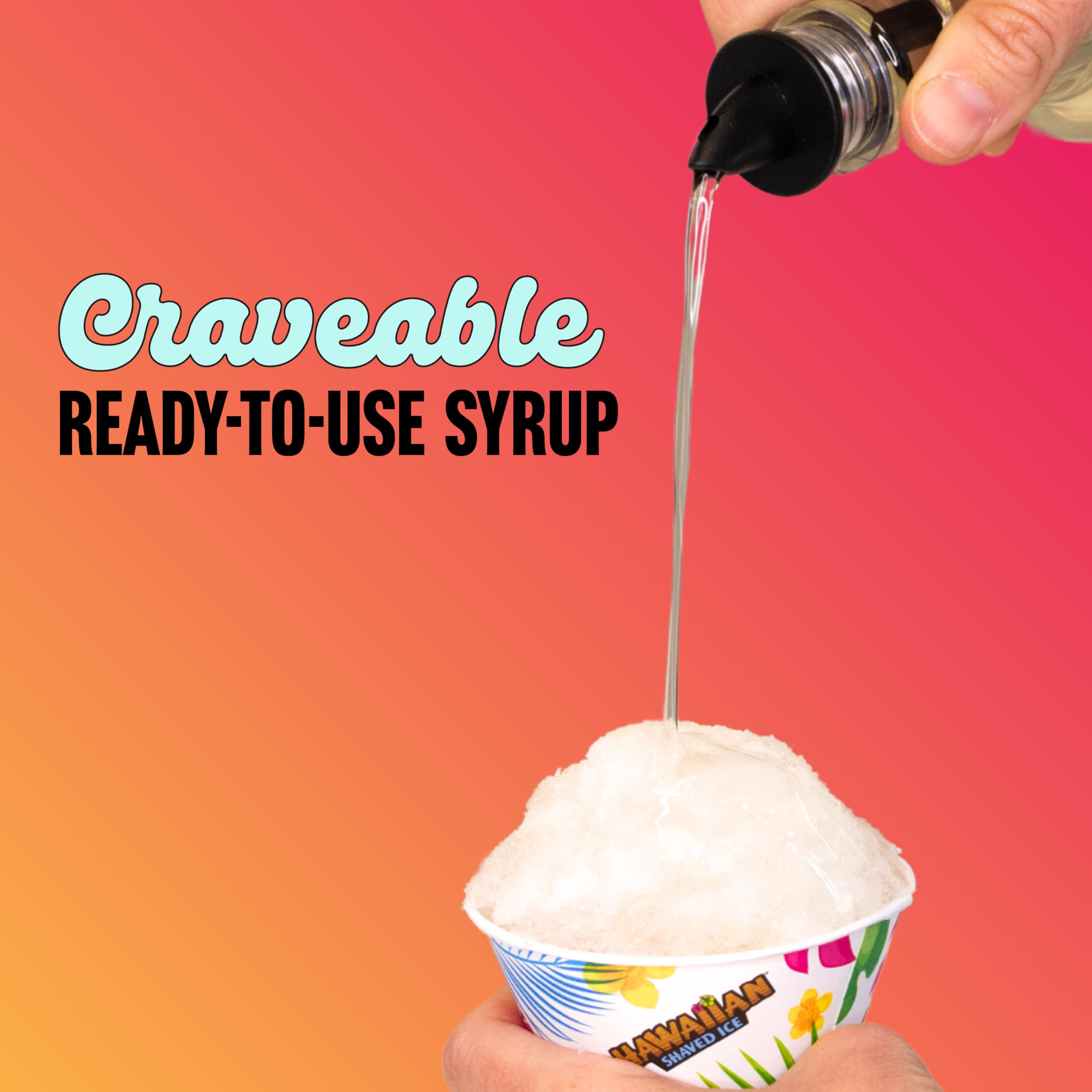 Hawaiian Shaved Ice botella junto a una mano para comparar tamaño y porciones prácticas