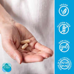 Health and Her cápsula en mano para comparar tamaño y facilitar la toma diaria