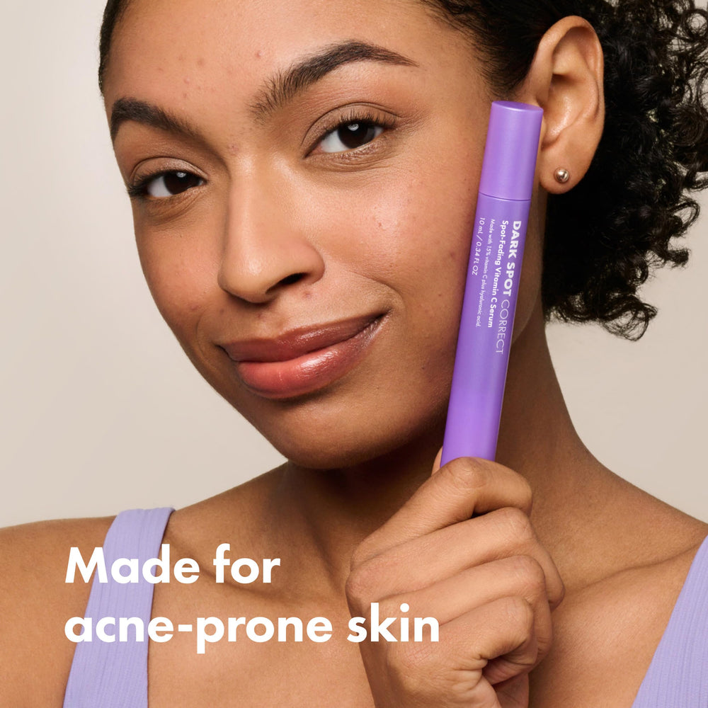HERO COSMETICS aplicación puntual sobre una marca post‑acné para tratamiento localizado