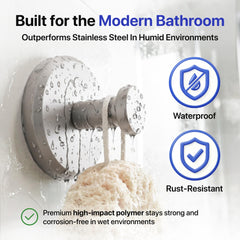 HOME SO en uso con toalla colgada para ahorro de espacio en baño