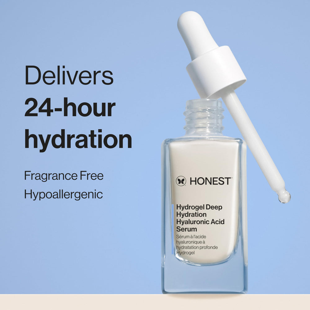 Textura hydrogel del serum Honest Beauty demostrando absorción ligera