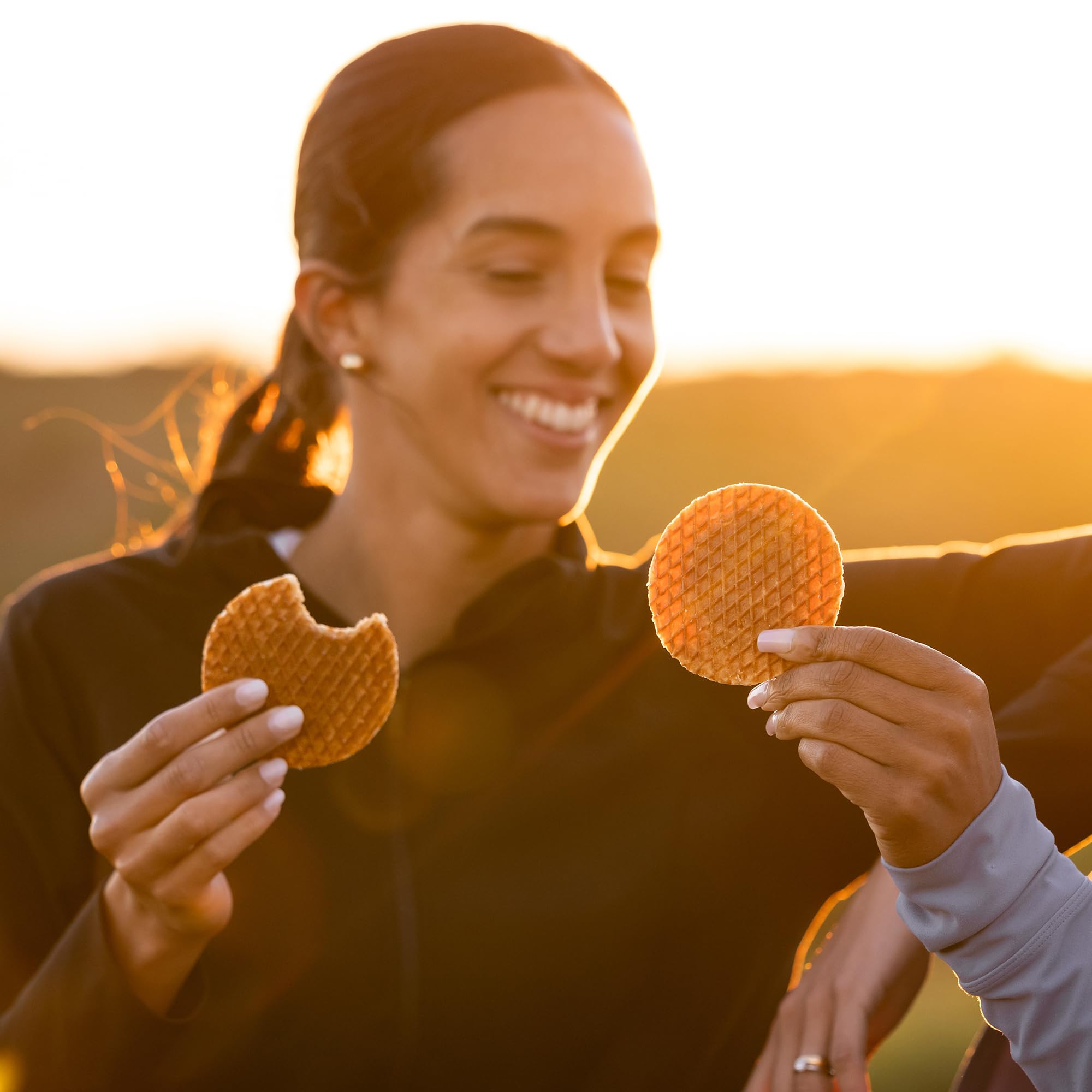 Honey Stinger waffle sobre toalla de gimnasio mostrando uso post-entreno