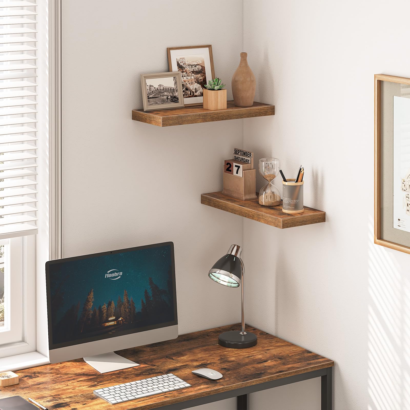 HOOBRO shelf with books and decor to demonstrate scale and practical storage capacity