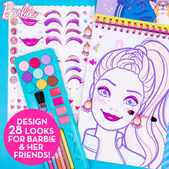 Horizon Group USA niño usando pincel de juego aplicando colores en páginas de la revista para aprender
