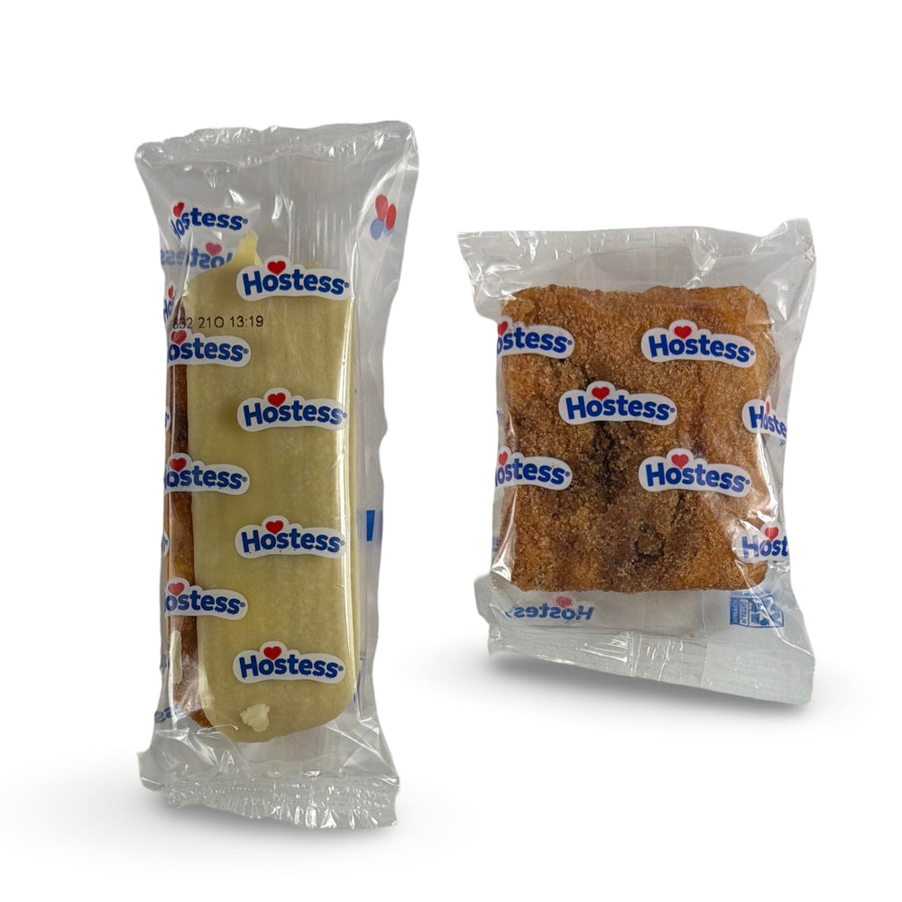 Hostess variedad desplegada sobre mesa ideal para eventos