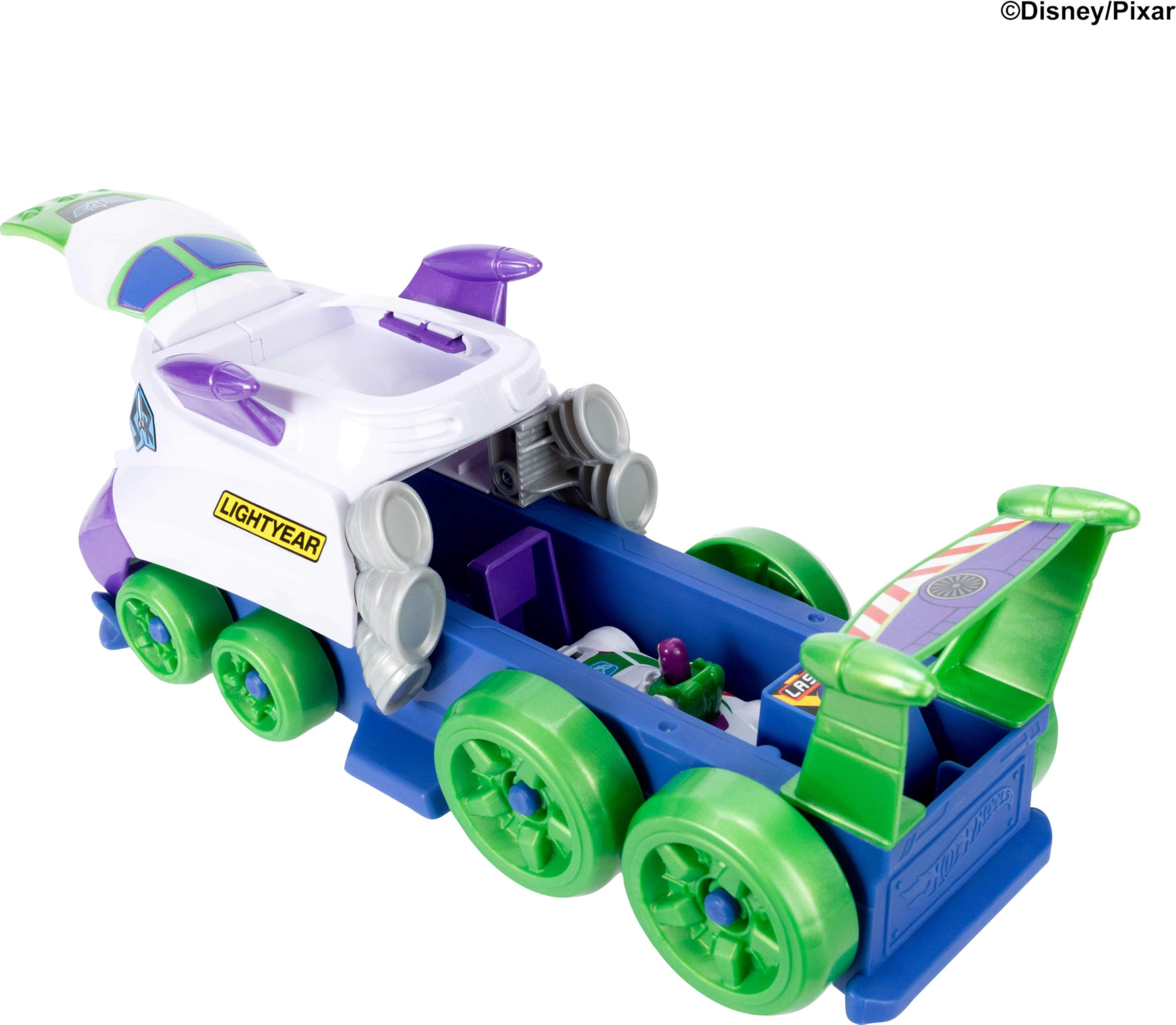 Hot Wheels escena de juego infantil con lanzador y coche fomentando imaginación