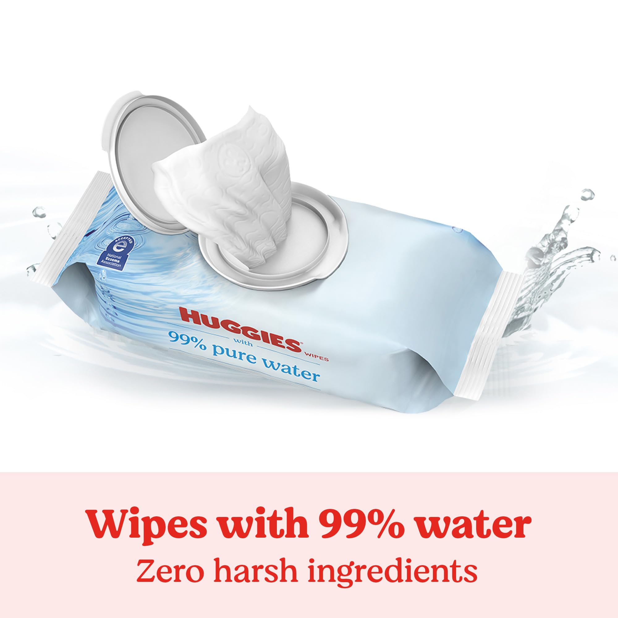 HUGGIES toallita en mano demostrando suavidad y extracción fácil