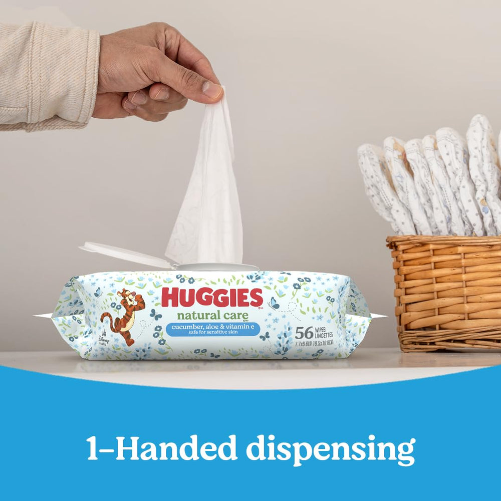 HUGGIES uso durante cambio de pañal facilitando dispensado con una mano