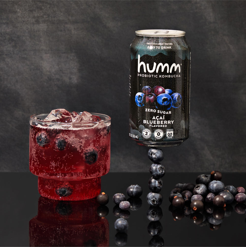 Humm etiqueta de ingredientes y vitamina B12 en la lata, enfatiza aporte nutricional