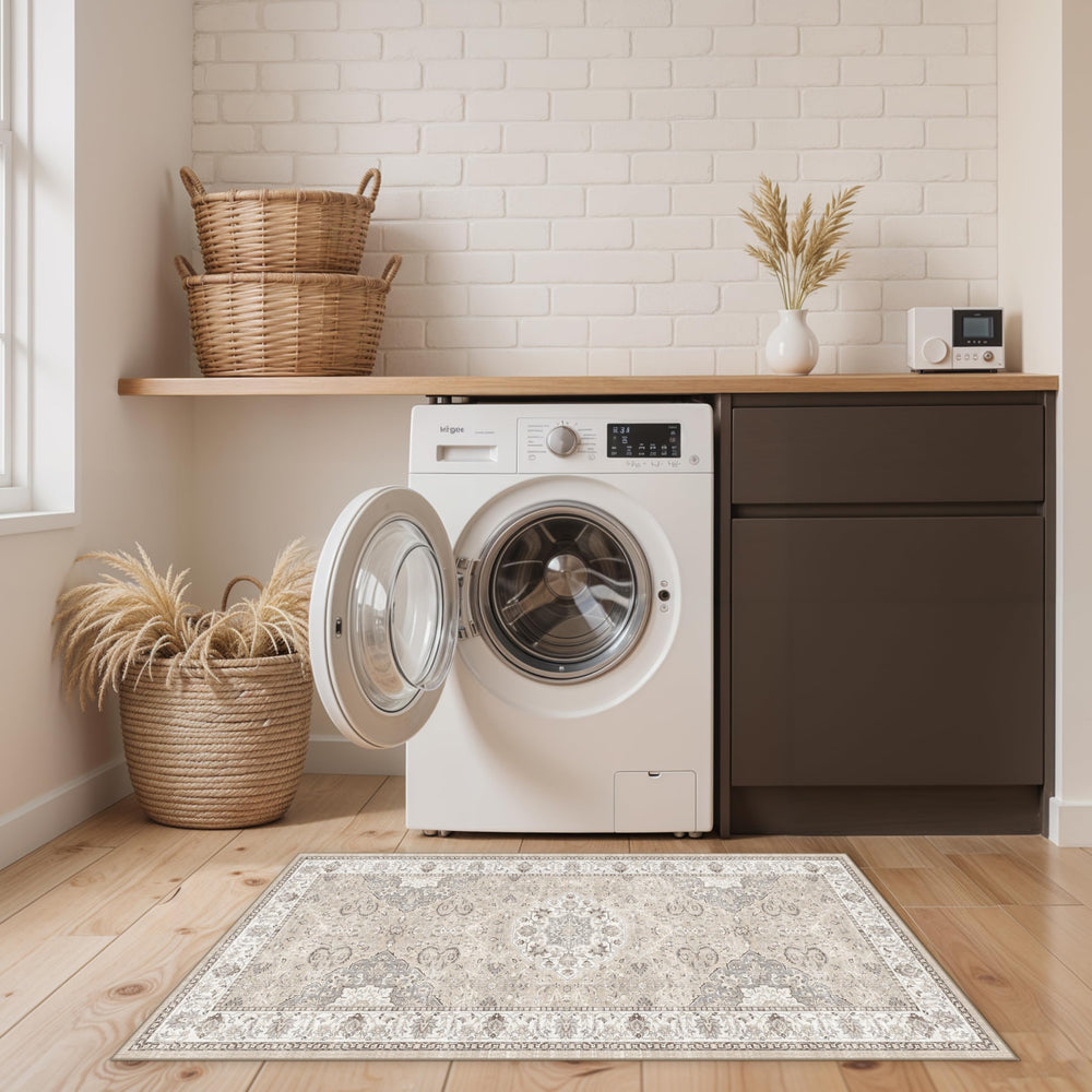 HY HAO YUN LAI care label by washing machine showing machine-washable convenience
