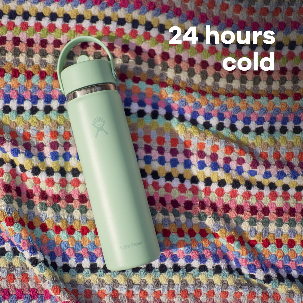 Hydro Flask en portavasos de coche asegurando transporte cómodo