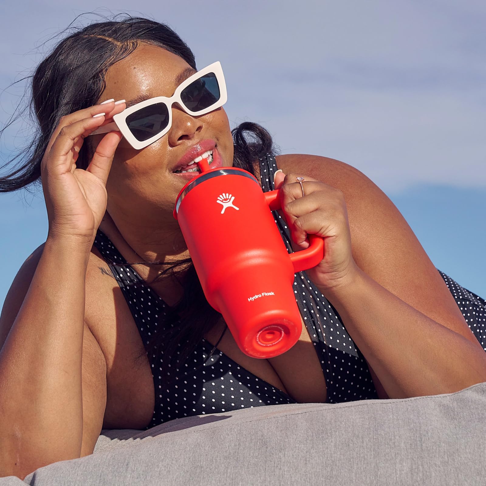 Hydro Flask piezas desmontadas en lavavajillas para limpieza sencilla