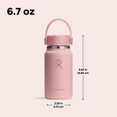 Hydro Flask micro bottle dentro de un bolso demostrando transporte seguro