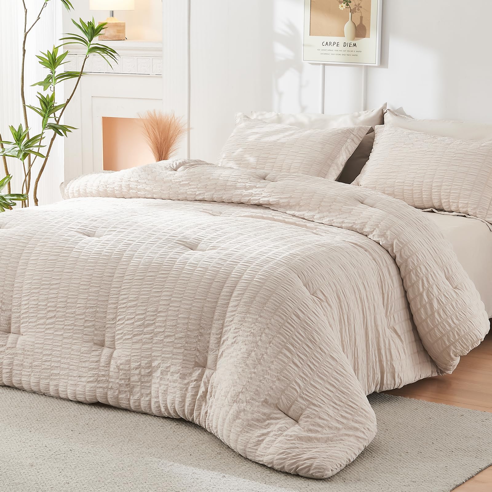 HYMOKEGE cama vestida en dormitorio moderno que sugiere confort diario