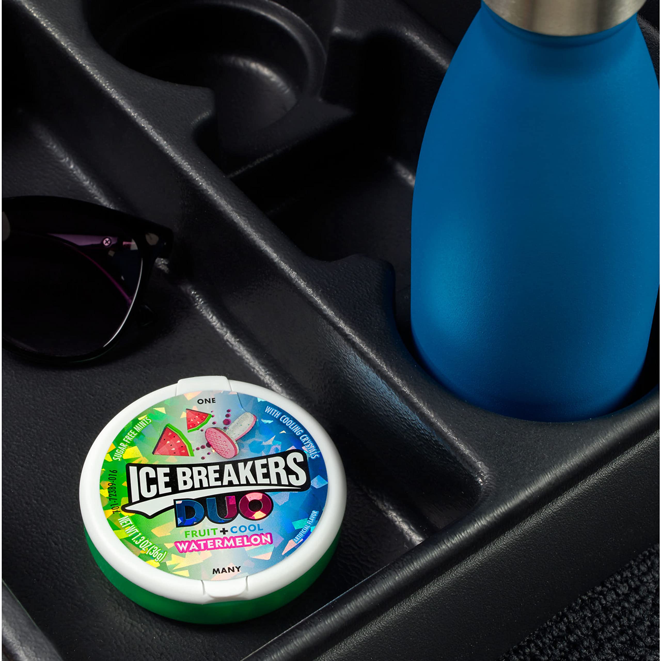 Ice Breakers lata abierta con menta visible para fácil acceso
